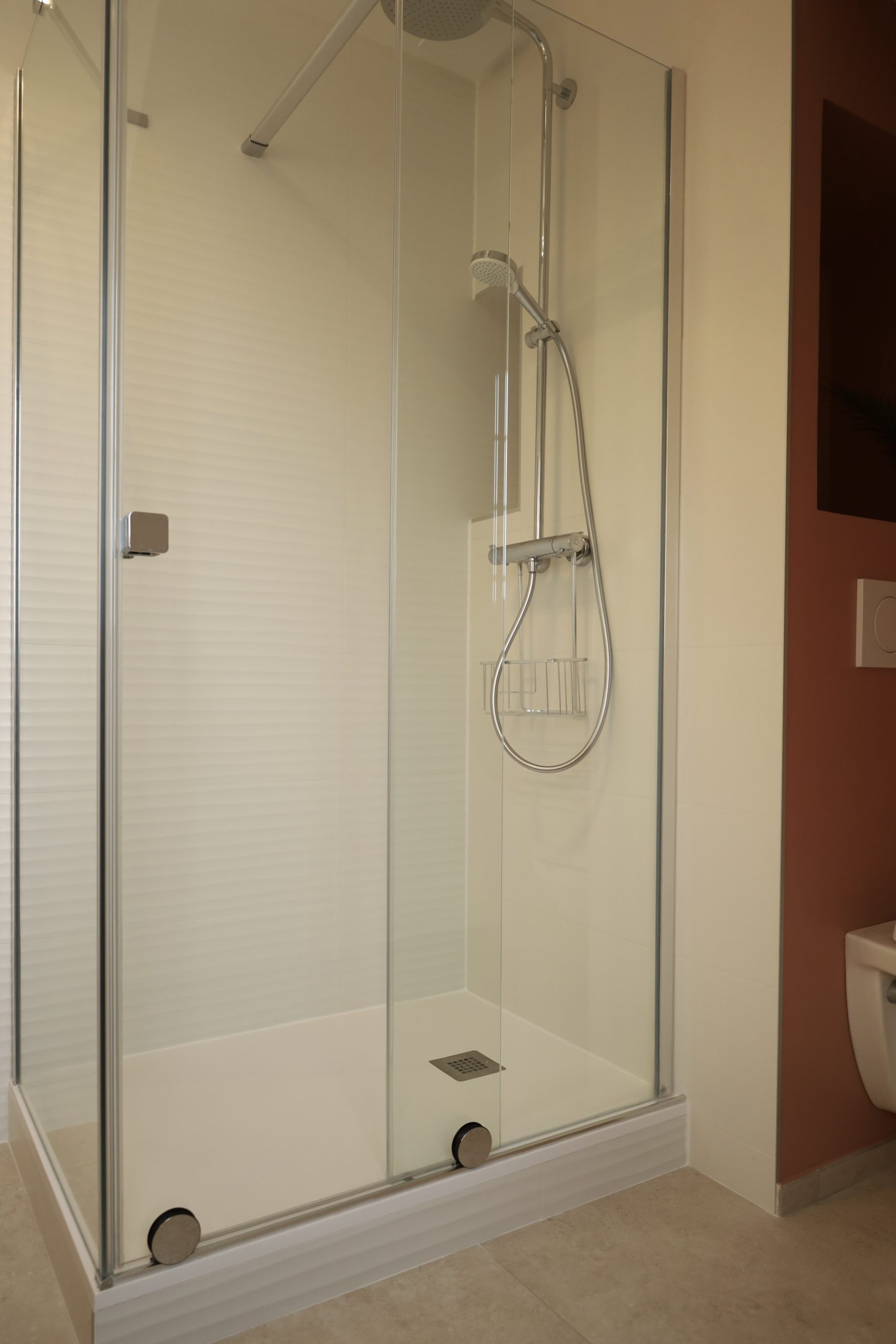 amenagement-renovation-appartement-salledebain - Paris - Val d'Europe - Chessy - Serris - lagnysur marne - chantier-travaux-projet-decoration-agencement-architecture-interieure-agence-terracotta - terrazo- Fanny- Guegan