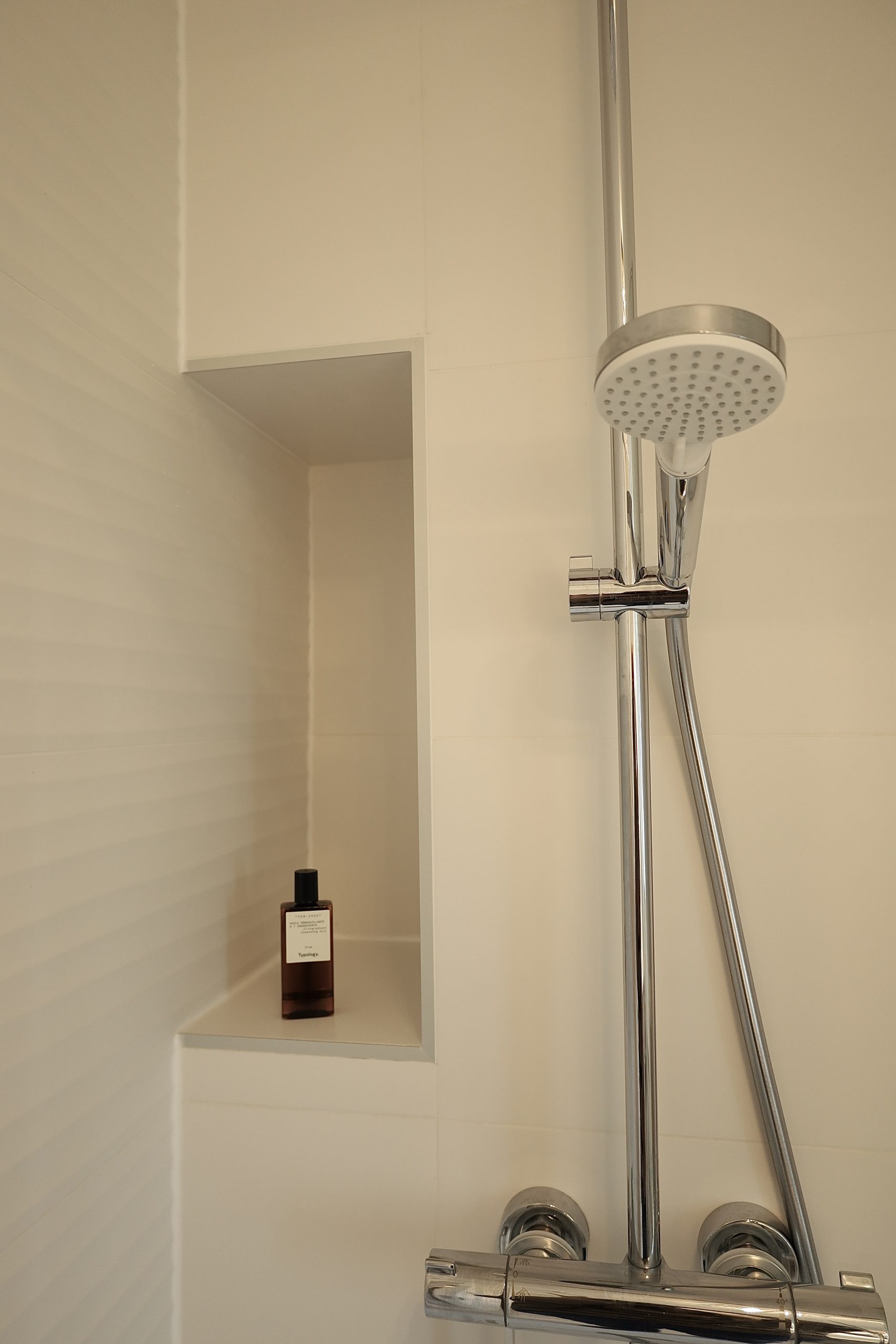 amenagement-renovation-appartement-salledebain - Paris - Val d'Europe - Chessy - Serris - lagnysur marne - chantier-travaux-projet-decoration-agencement-architecture-interieure-agence-terracotta - terrazo- Fanny- Guegan