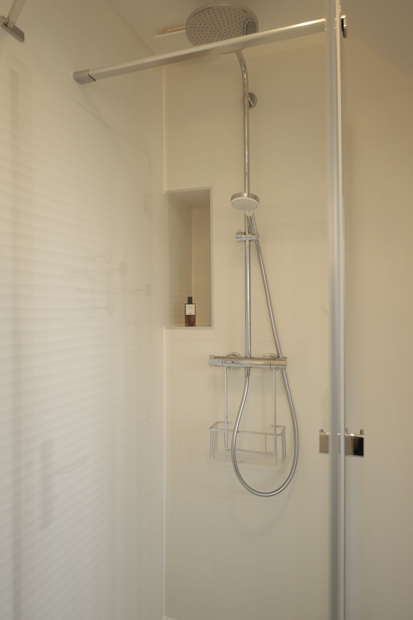 amenagement-renovation-appartement-salledebain - Paris - Val d'Europe - Chessy - Serris - lagnysur marne - chantier-travaux-projet-decoration-agencement-architecture-interieure-agence-terracotta - terrazo- Fanny- Guegan