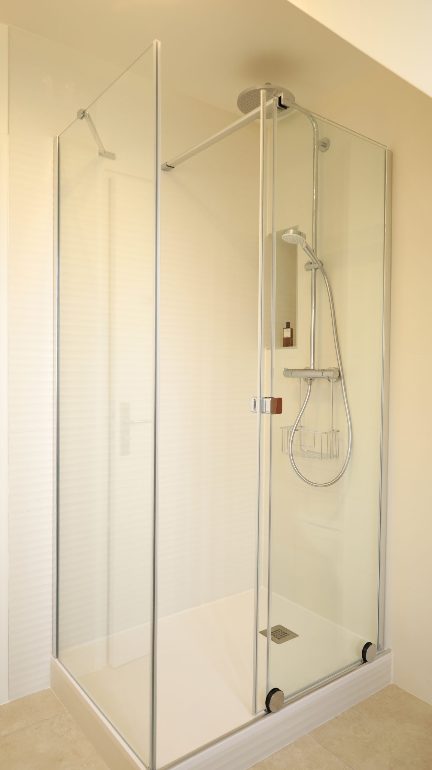 amenagement-renovation-appartement-salledebain - Paris - Val d'Europe - Chessy - Serris - lagnysur marne - chantier-travaux-projet-decoration-agencement-architecture-interieure-agence-terracotta - terrazo- Fanny- Guegan