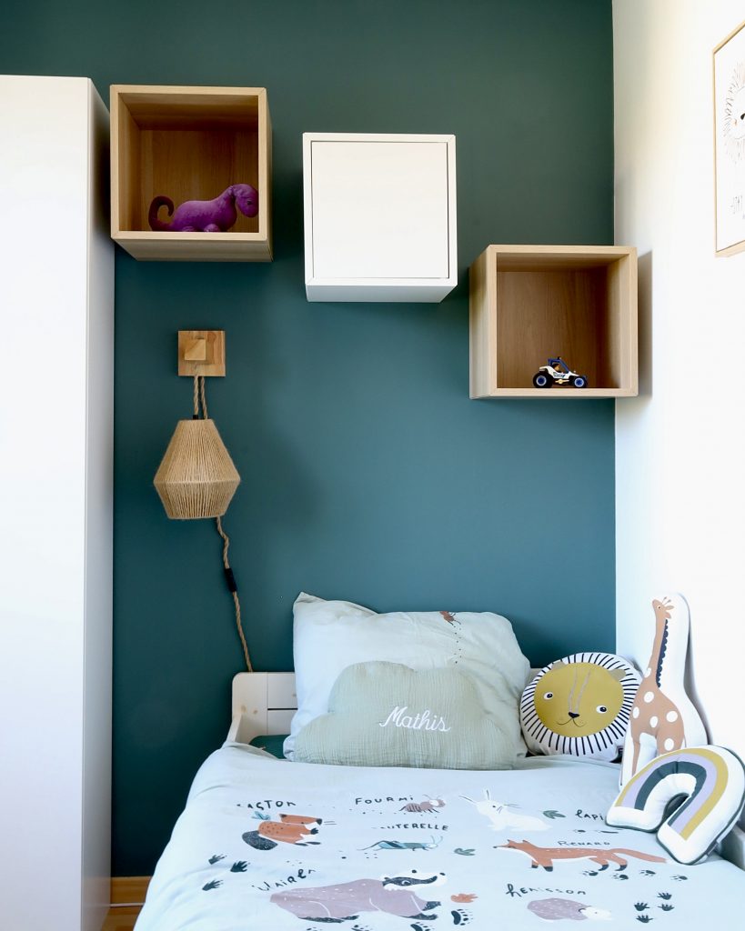 amenagement-renovation-chambe-enfant-vert - Paris - Val d'Europe - Chessy - Serris - lagnysurmarne - chantier-travaux-projet-decoration-agencement-architecture-interieure-agence-applats-couleur-rangements-doux-coin-lecture-bureau -Fanny-Guegan-architecte-intérieur-décoratrice