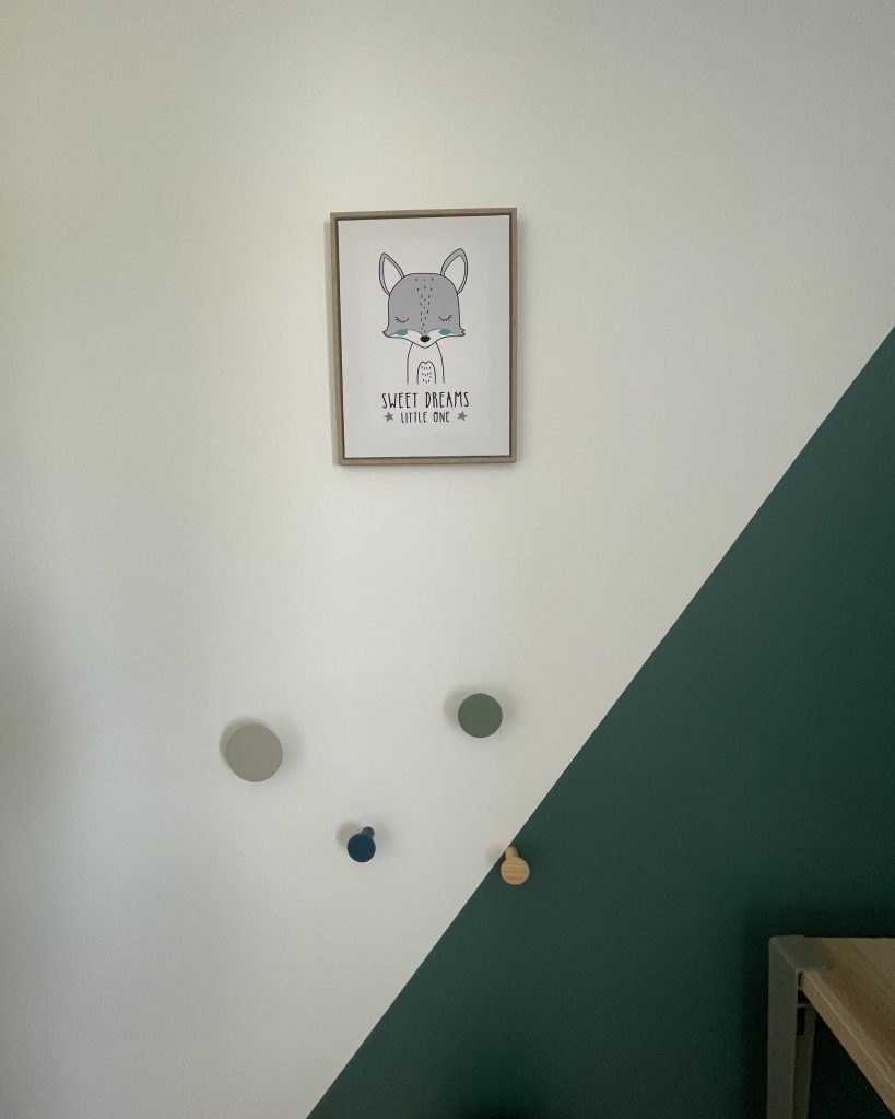 amenagement-renovation-chambe-enfant-vert - Paris - Val d'Europe - Chessy - Serris - lagnysurmarne - chantier-travaux-projet-decoration-agencement-architecture-interieure-agence-applats-couleur-rangements-doux-coin-lecture-bureau -Fanny-Guegan-architecte-intérieur-décoratrice