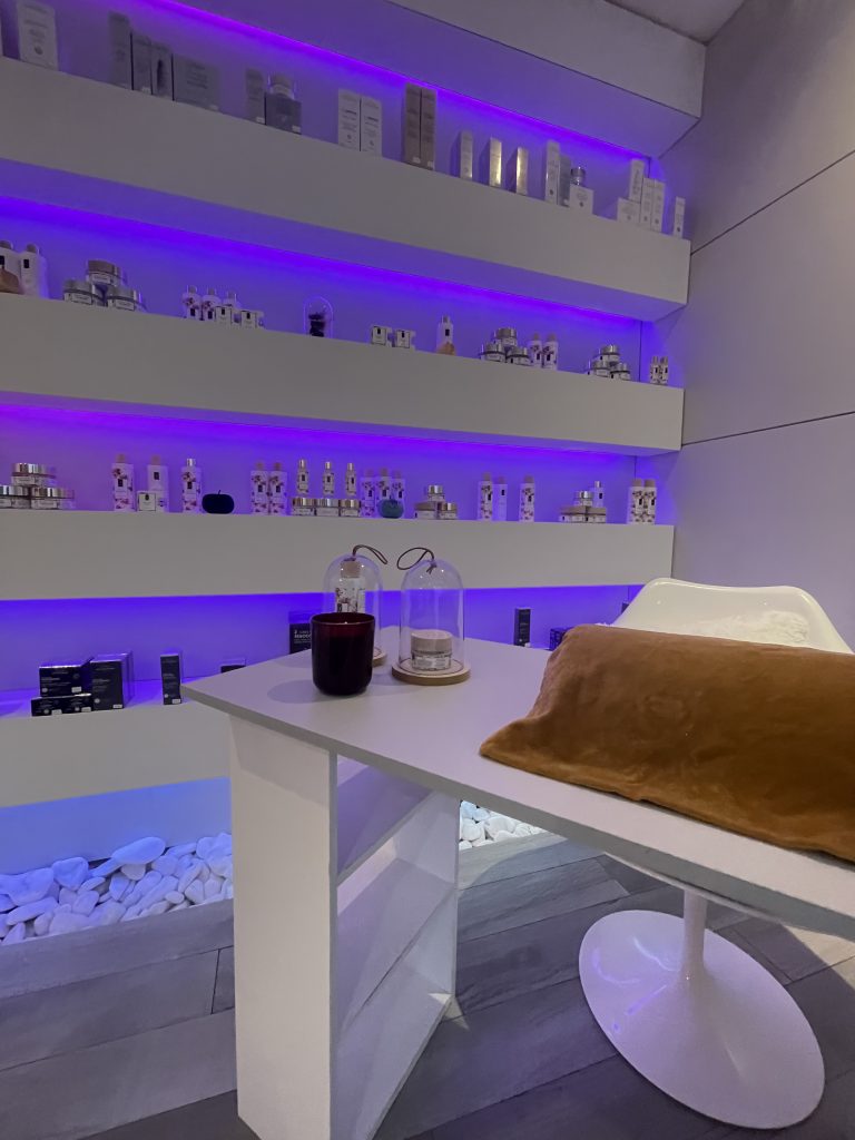 amenagement-renovation-commerce-bureaux-salledebain - Paris - Val d'Europe - Chessy - Serris - lagnysurmarne - chantier-travaux-projet-decoration-agencement-architecture-interieure-agence-cabinesoin-spa-aménagementprofesionnel - Fanny- Guegan 1