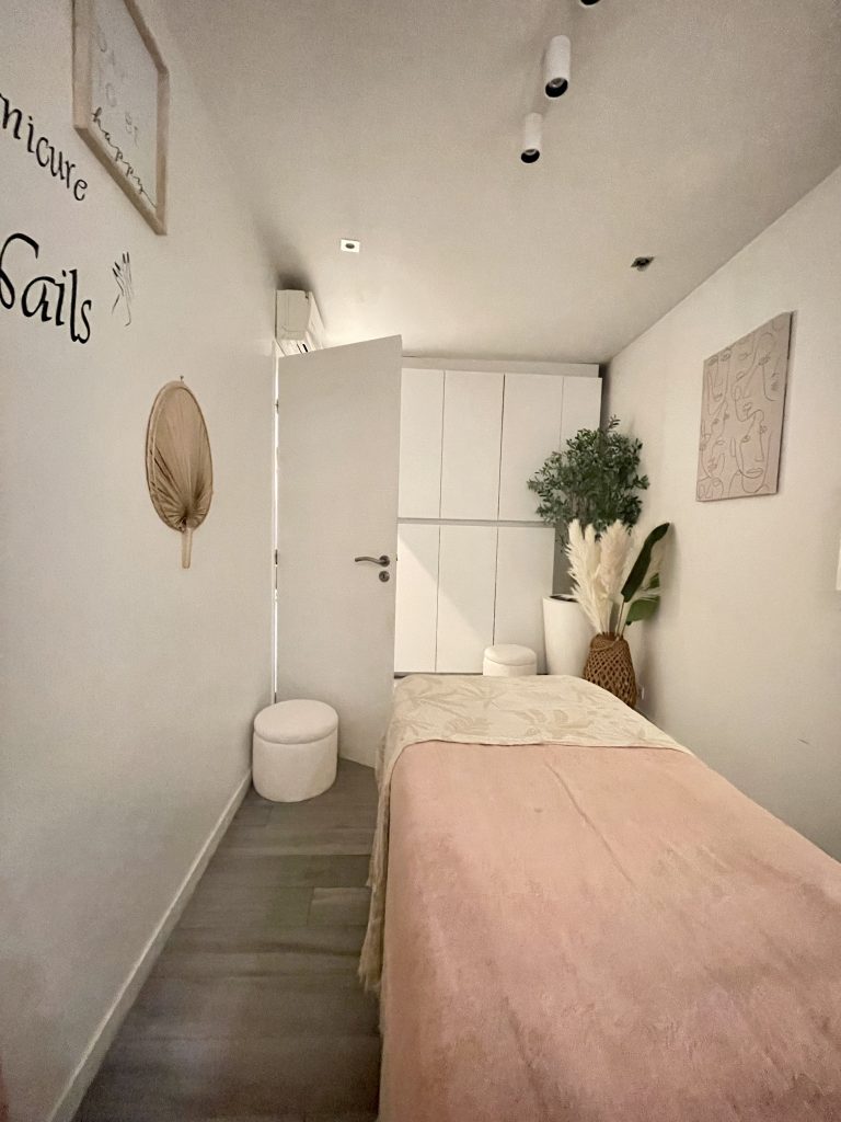 amenagement-renovation-commerce-bureaux-salledebain - Paris - Val d'Europe - Chessy - Serris - lagnysurmarne - chantier-travaux-projet-decoration-agencement-architecture-interieure-agence-cabinesoin-spa-aménagementprofesionnel - Fanny- Guegan 1