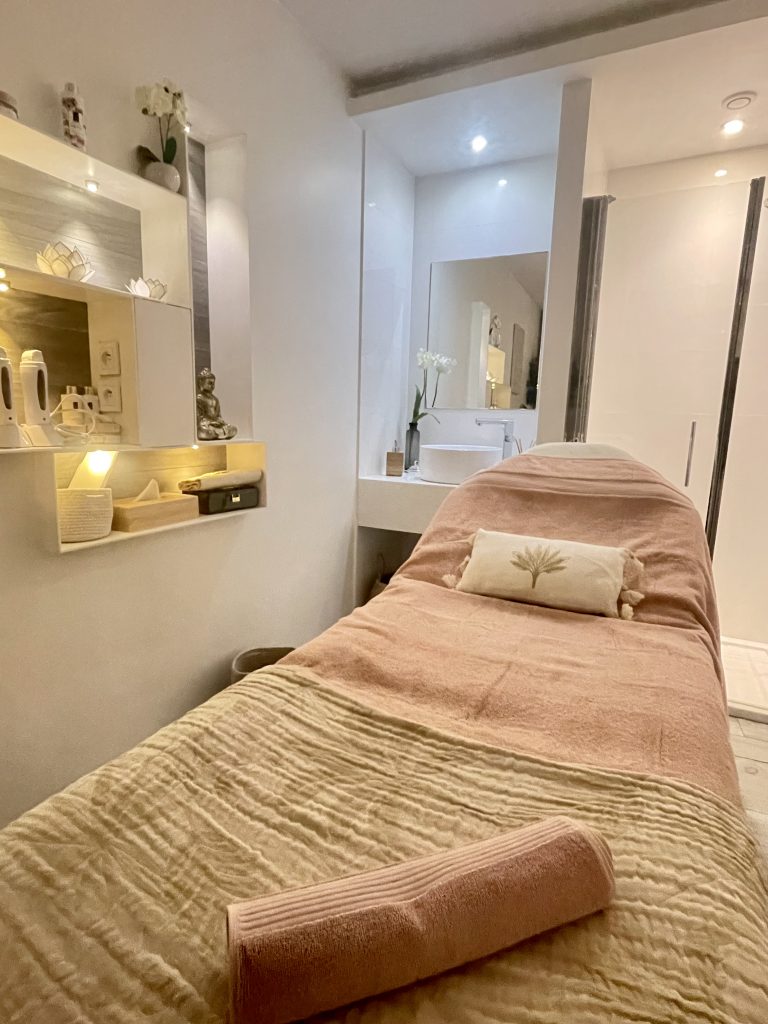 amenagement-renovation-commerce-bureaux-salledebain - Paris - Val d'Europe - Chessy - Serris - lagnysurmarne - chantier-travaux-projet-decoration-agencement-architecture-interieure-agence-cabinesoin-spa-aménagementprofesionnel - Fanny- Guegan 
