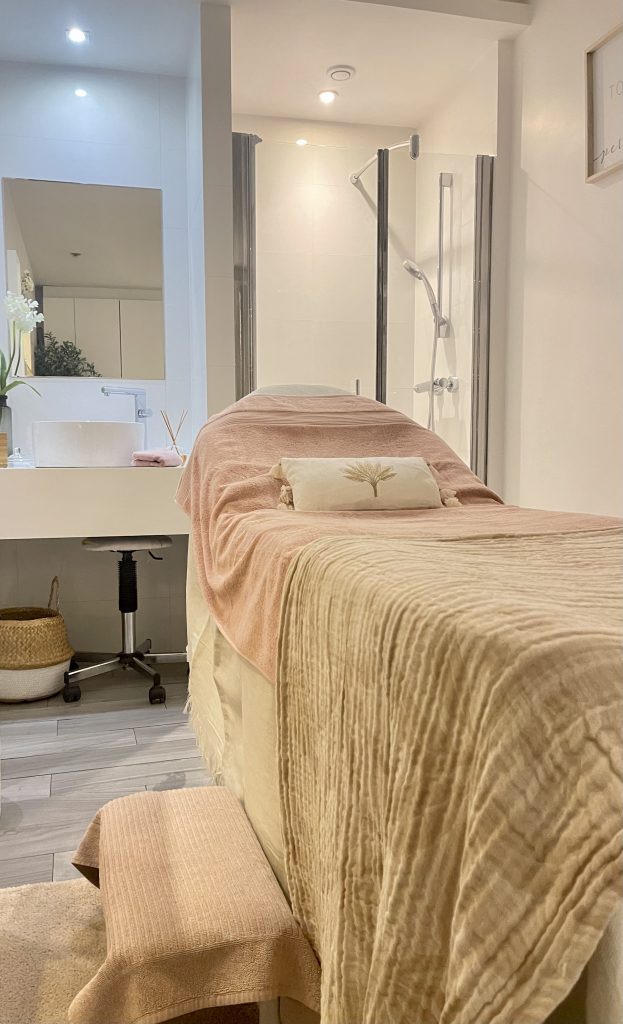 amenagement-renovation-commerce-bureaux-salledebain - Paris - Val d'Europe - Chessy - Serris - lagnysurmarne - chantier-travaux-projet-decoration-agencement-architecture-interieure-agence-cabinesoin-spa-aménagementprofesionnel - Fanny- Guegan 1