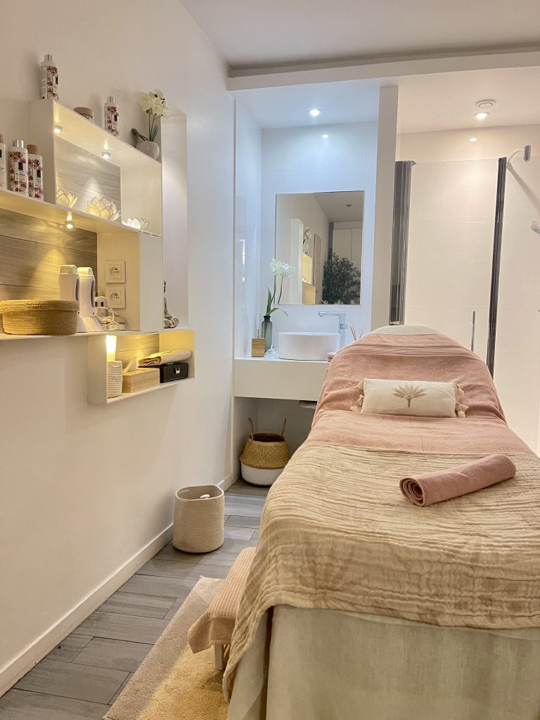 amenagement-renovation-commerce-bureaux-salledebain - Paris - Val d'Europe - Chessy - Serris - lagnysurmarne - chantier-travaux-projet-decoration-agencement-architecture-interieure-agence-cabinesoin-spa-aménagementprofesionnel - Fanny- Guegan 1