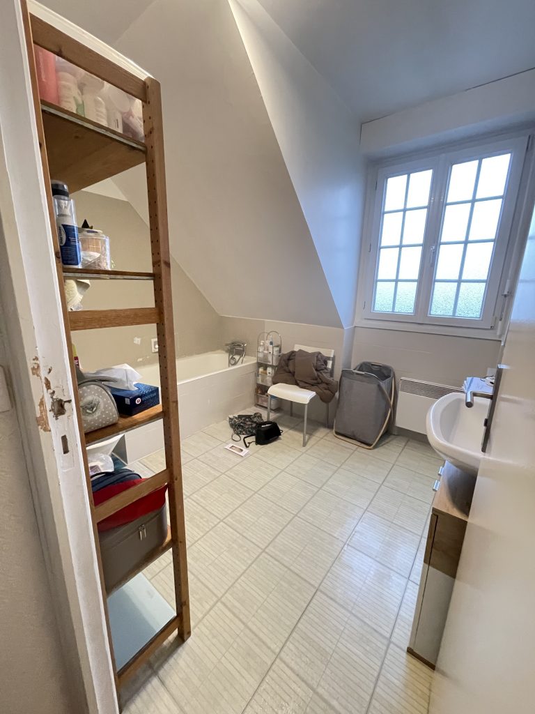 Photo existant projet rénovation salle de bain terrrazo et terracotta seine-et-marne - Fanny Guegan Architecte d'intérieur et décoration au Val d'Europe près de Paris