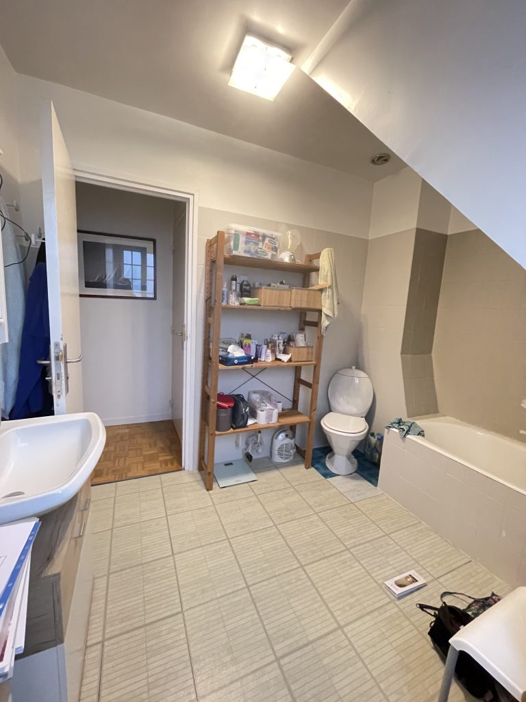 Photo existant projet rénovation salle de bain terrrazo et terracotta seine-et-marne - Fanny Guegan Architecte d'intérieur et décoration au Val d'Europe près de Paris