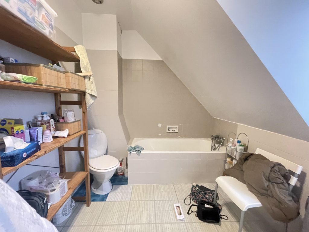 Photo existant projet rénovation salle de bain terrrazo et terracotta seine-et-marne - Fanny Guegan Architecte d'intérieur et décoration au Val d'Europe près de Paris
