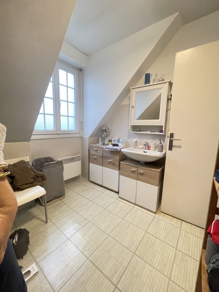 Photo existant projet rénovation salle de bain terrrazo et terracotta seine-et-marne - Fanny Guegan Architecte d'intérieur et décoration au Val d'Europe près de Paris