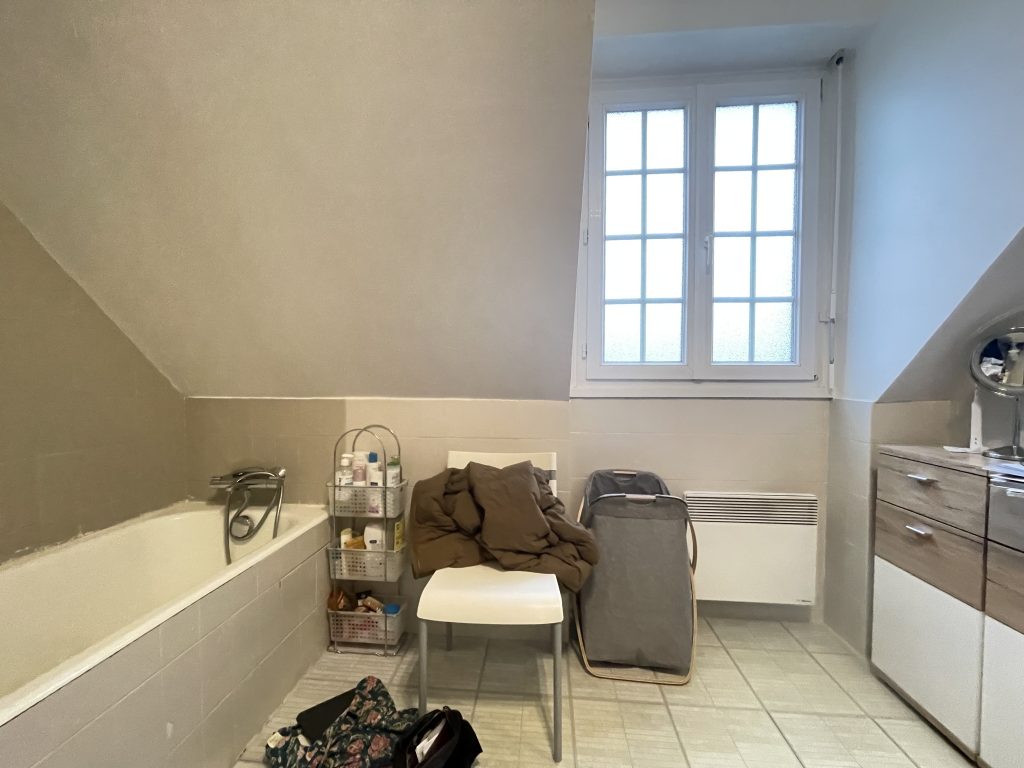 Photo existant projet rénovation salle de bain terrrazo et terracotta seine-et-marne - Fanny Guegan Architecte d'intérieur et décoration au Val d'Europe près de Paris