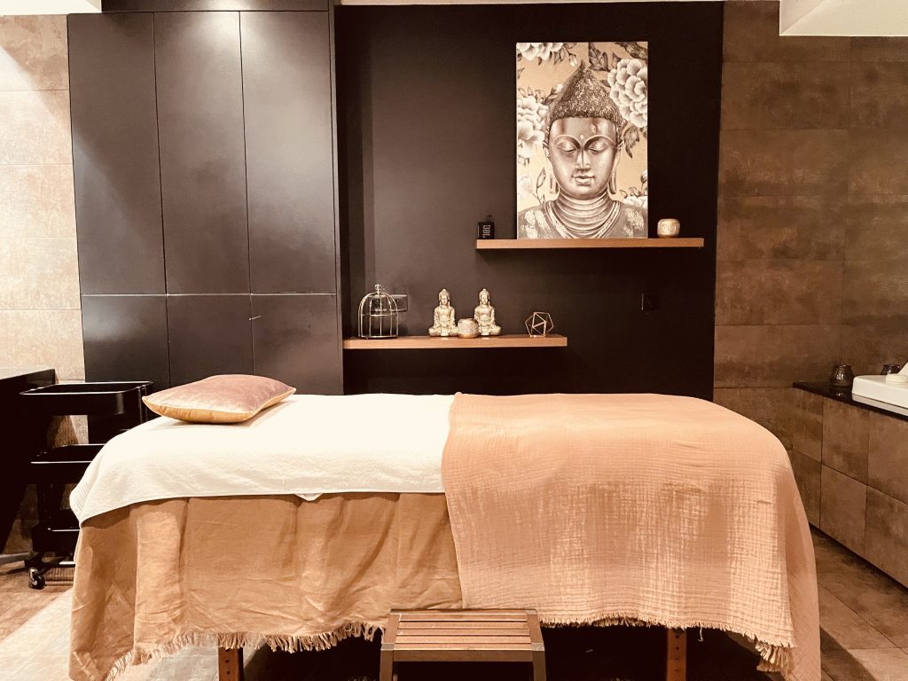 amenagement-renovation-commerce-bureaux-salledebain - Paris - Val d'Europe - Chessy - Serris - lagnysurmarne - chantier-travaux-projet-decoration-agencement-architecture-interieure-agence-cabinesoin-spa-aménagementprofesionnel - Fanny- Guegan 1