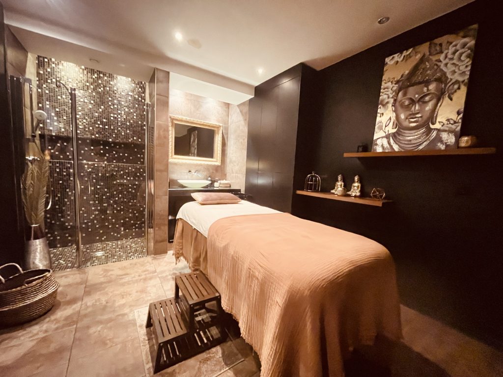 amenagement-renovation-commerce-bureaux-salledebain - Paris - Val d'Europe - Chessy - Serris - lagnysurmarne - chantier-travaux-projet-decoration-agencement-architecture-interieure-agence-cabinesoin-spa-aménagementprofesionnel - Fanny- Guegan 1