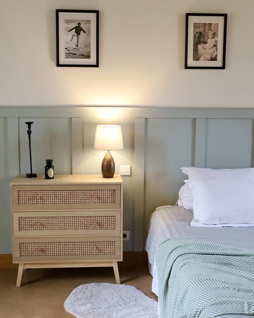 amenagement-renovation-chambe-parentale-vert-tete-de-lit-style-classique-Paris-Val d'Europe-chateauroux-Chessy-Serris- lagnysurmarne - chantier-travaux-projet-decoration-agencement-architecture-interieure-agence-tasseaux-couleur-rangements-doux-coin-lecture-intérieur-chaleureux -Fanny-Guegan-architecte-intérieur-décoratrice