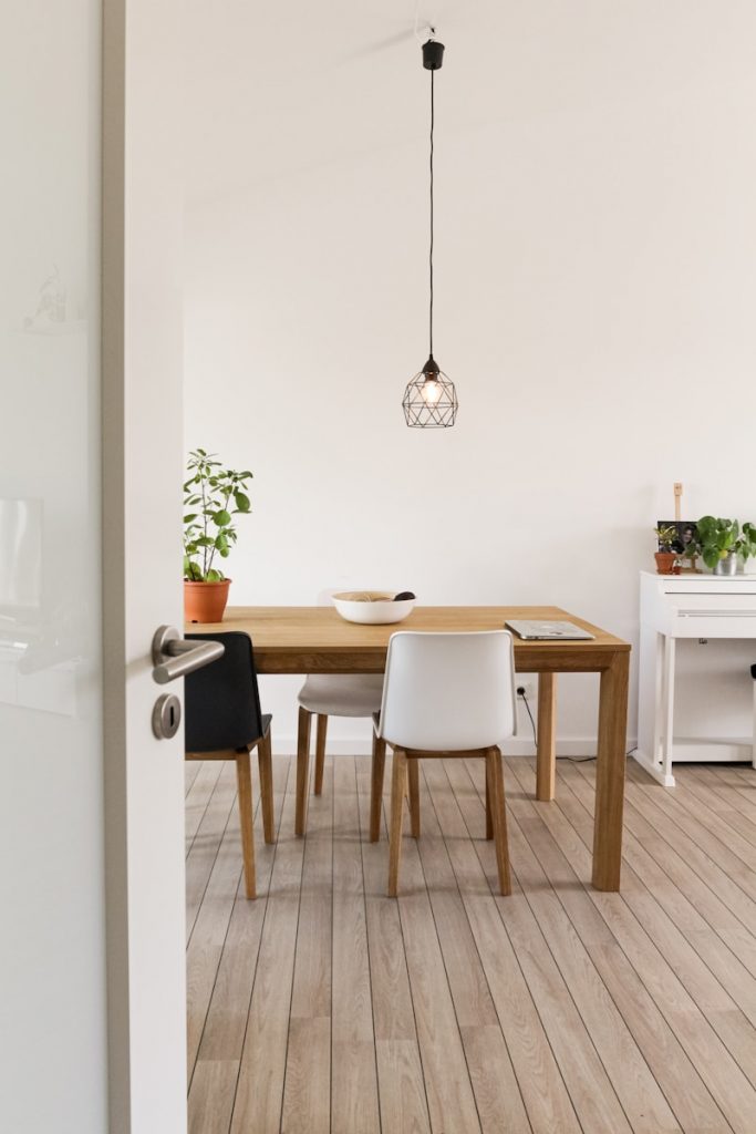 amenagement-renovation-chambe-parentale-vert-tete-de-lit-style-classique-Paris-Val d'Europe-chateauroux-Chessy-Serris- lagnysurmarne - chantier-travaux-projet-decoration-agencement-architecture-interieure-agence-tasseaux-couleur-rangements-doux-coin-lecture-intérieur-chaleureux -Fanny-Guegan-architecte-intérieur-décoratrice