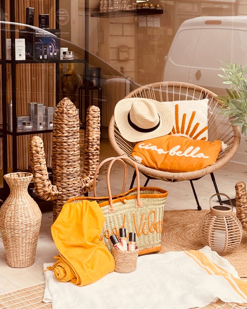 merchandising de vitrine pour commerce de proximité chic et cosy