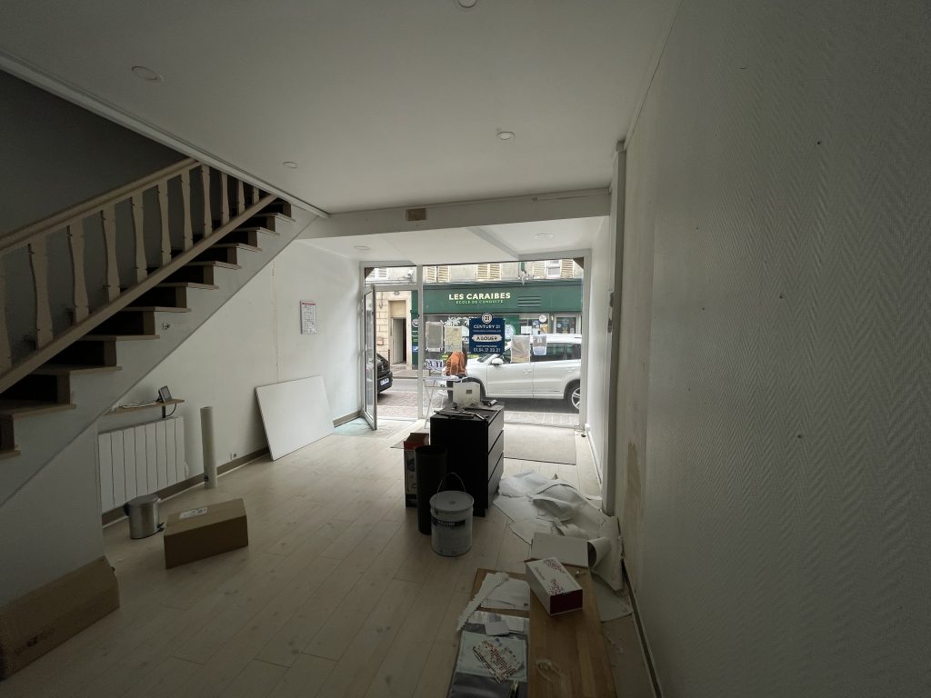 vitrine et accueil avant travaux de l'intitut